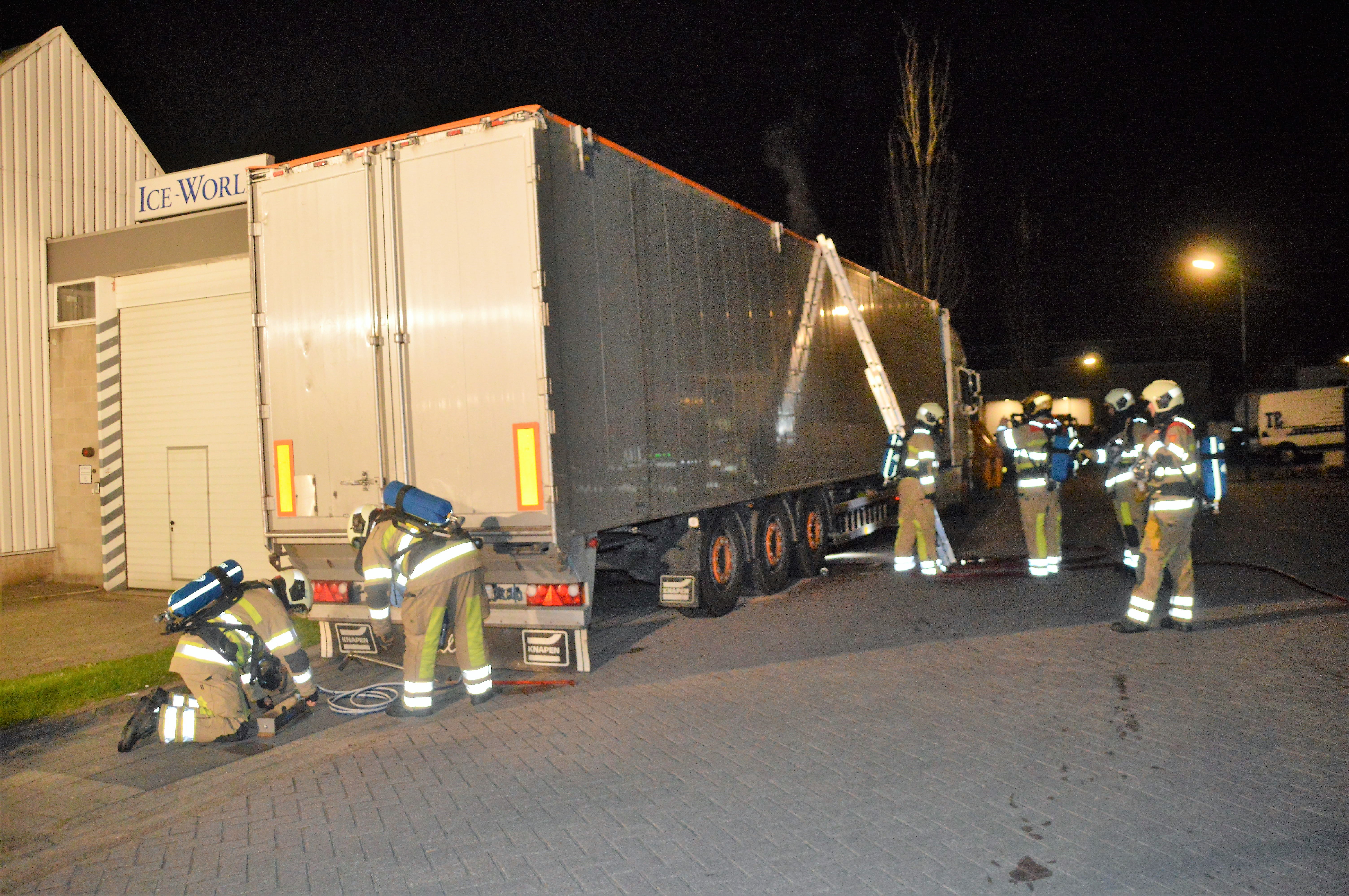 Brandweer druk door broei in vrachtwagen