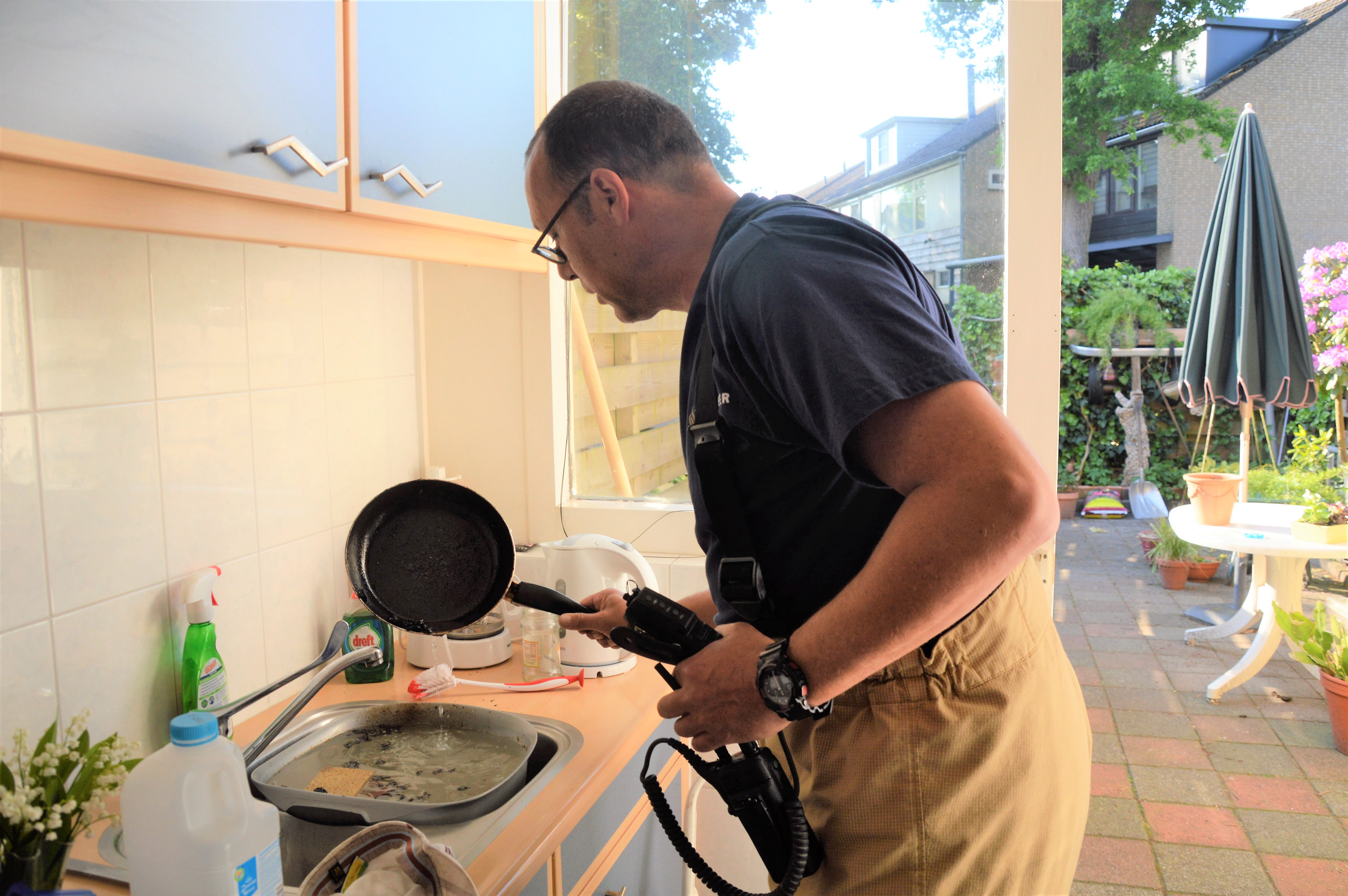 Keuken vol rook door aangebrande champignons