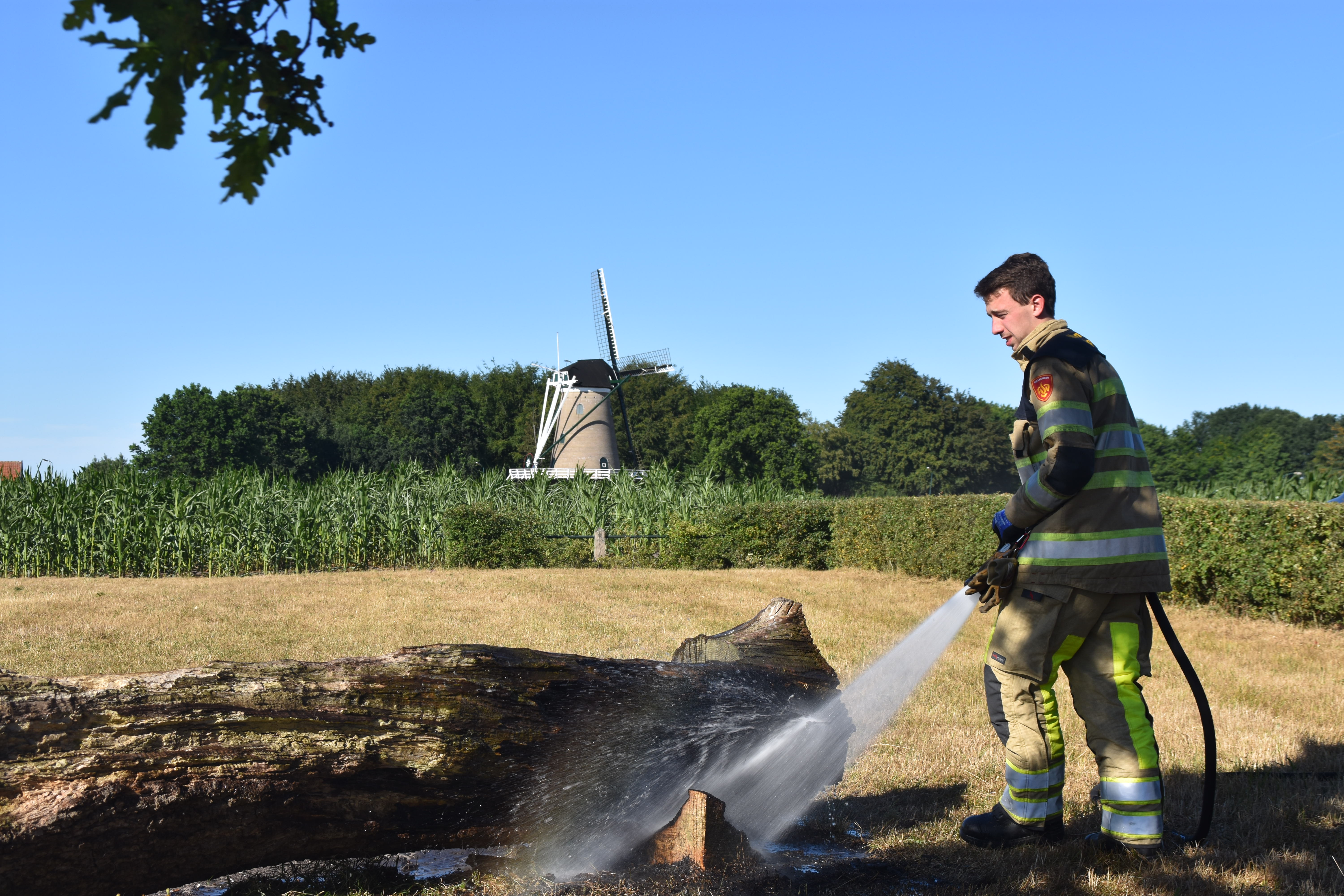 Weer brand in bank bij grafheuvel