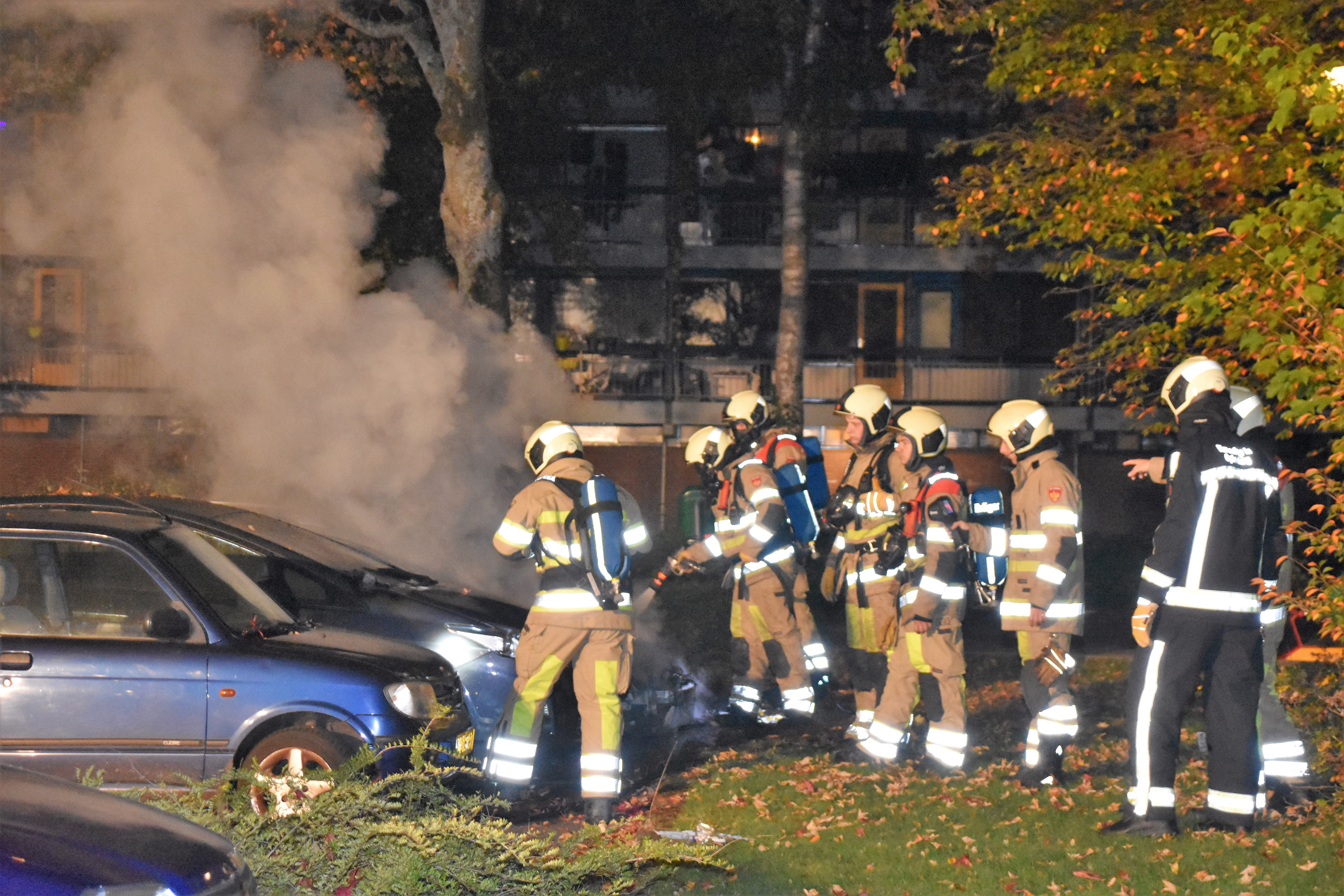 Twee auto’s door brand verwoest