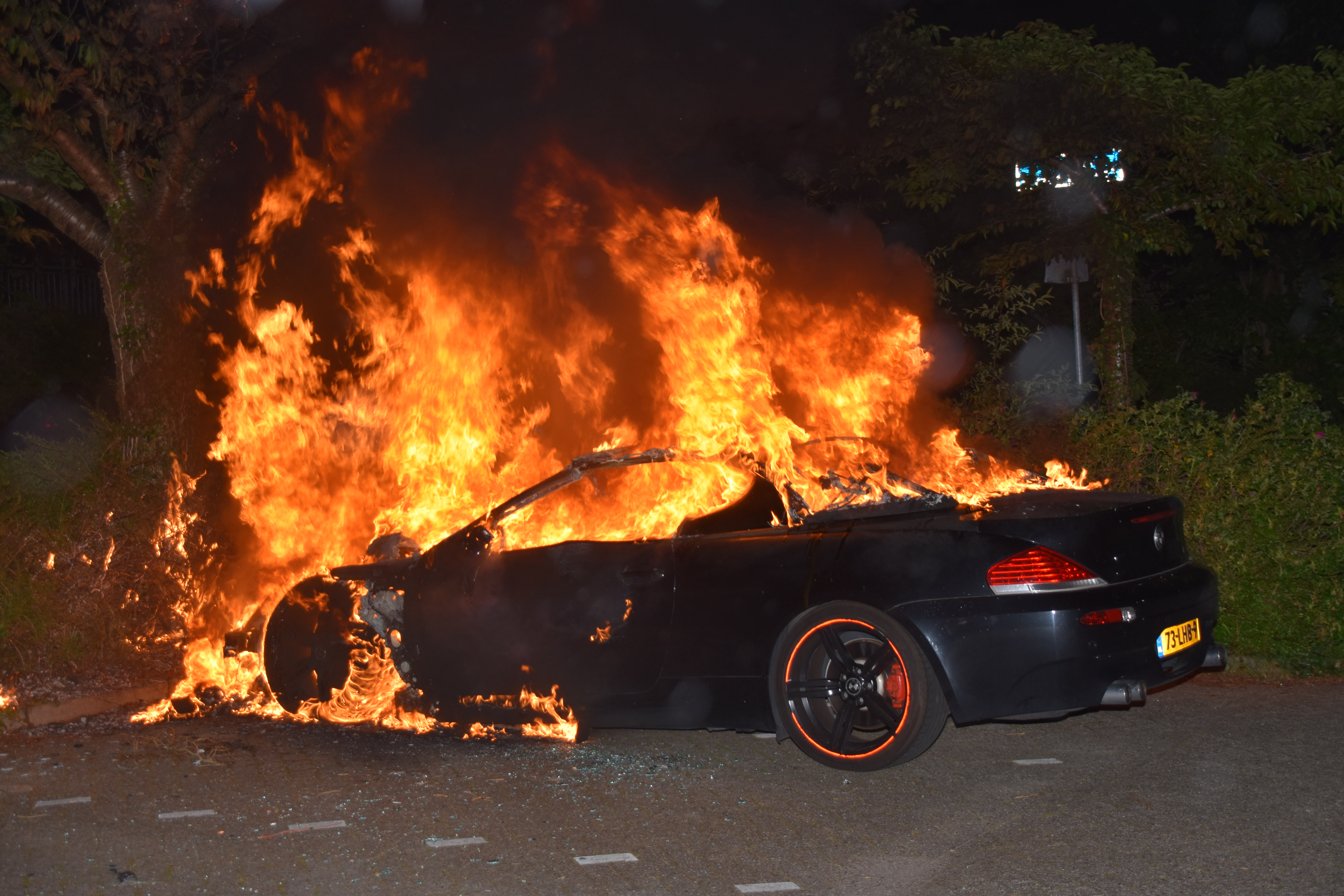 Dure auto door brand verwoest