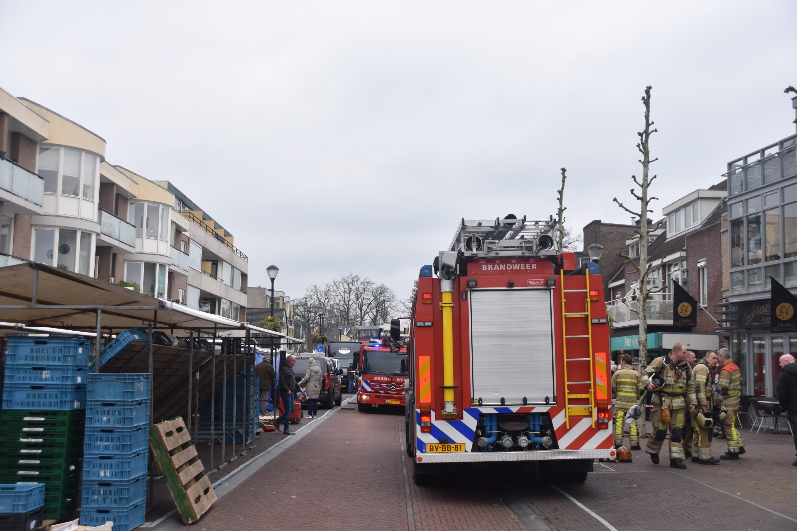 Deel weekmarkt ontruimd door brandmelding