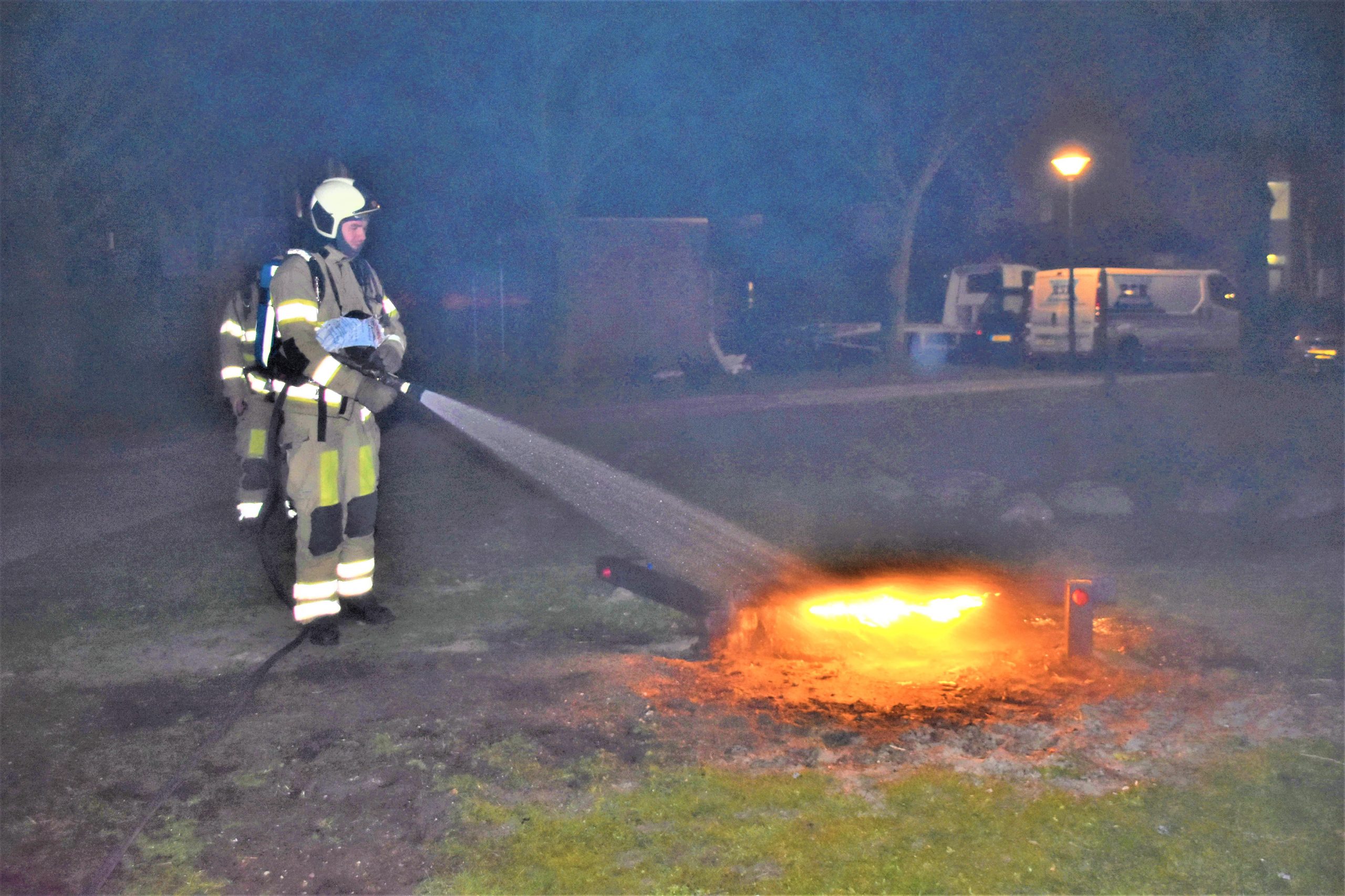 Speeltoestel in brand gestoken