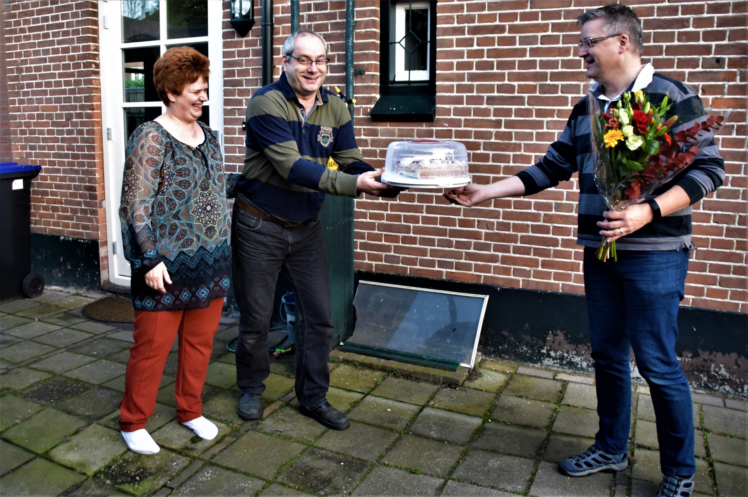 Taart voor jubilerende Tiel Zwalve