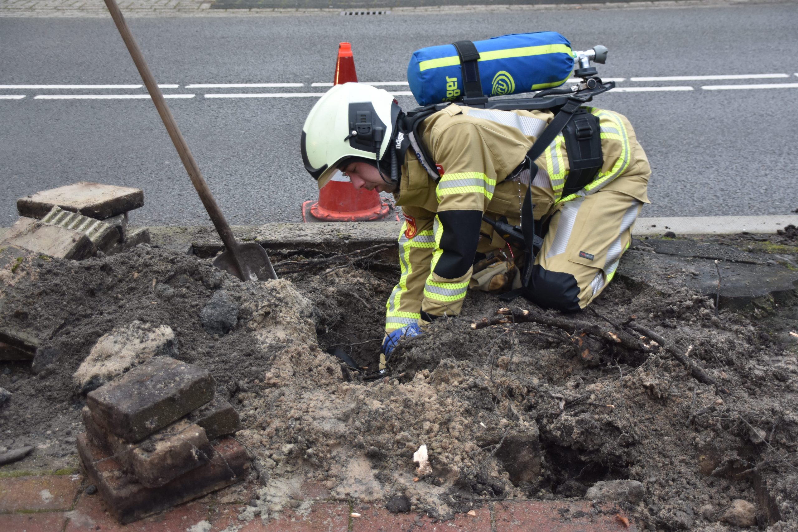 Brandweer naar twee gaslekken