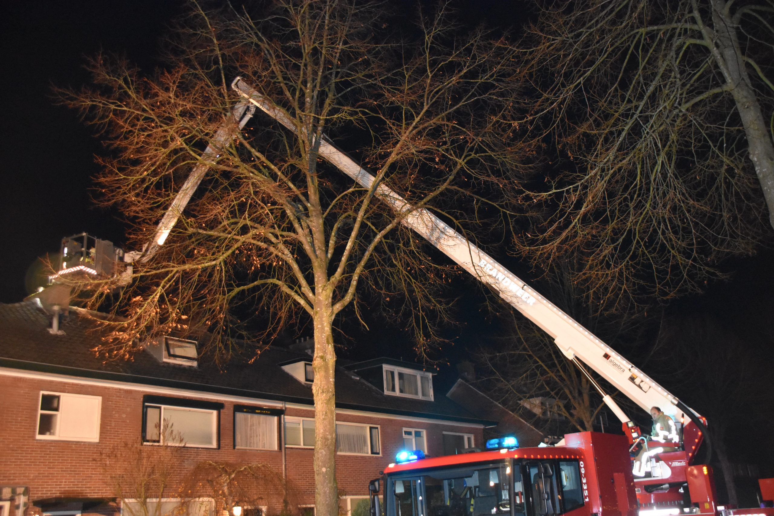 Schouw rond haard in brand