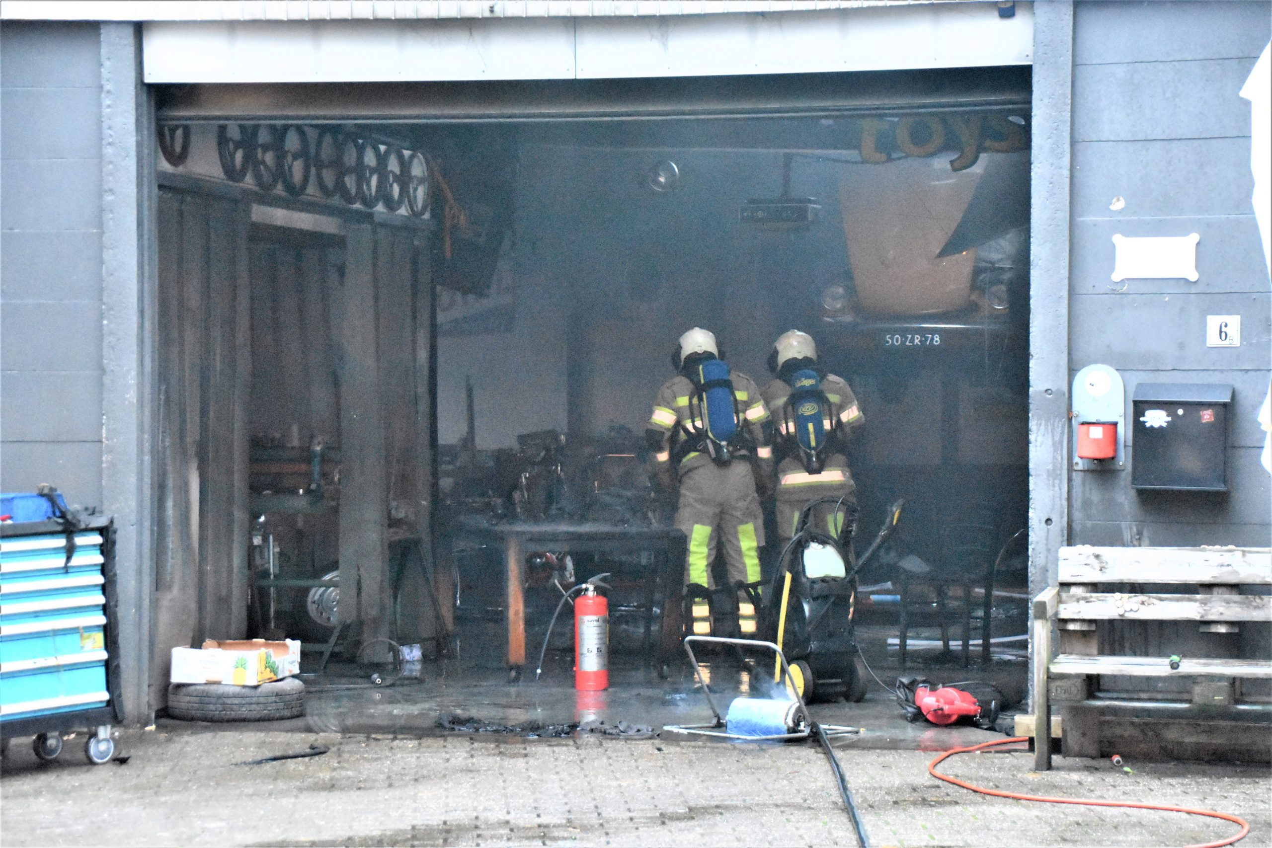 Bluspoging door eigenaar voorkomt uitbreiding brand