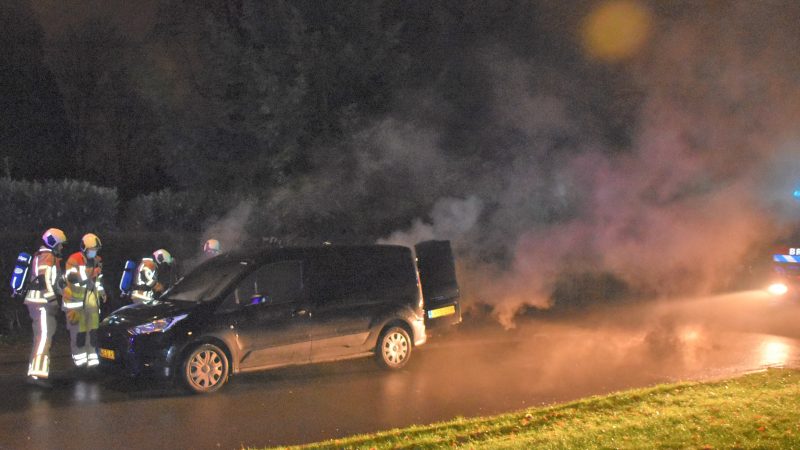 Oorzaak brand bestelbus onduidelijk