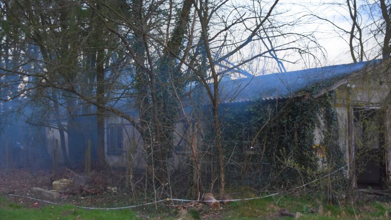 Veel rook bij binnenbrand in schuur
