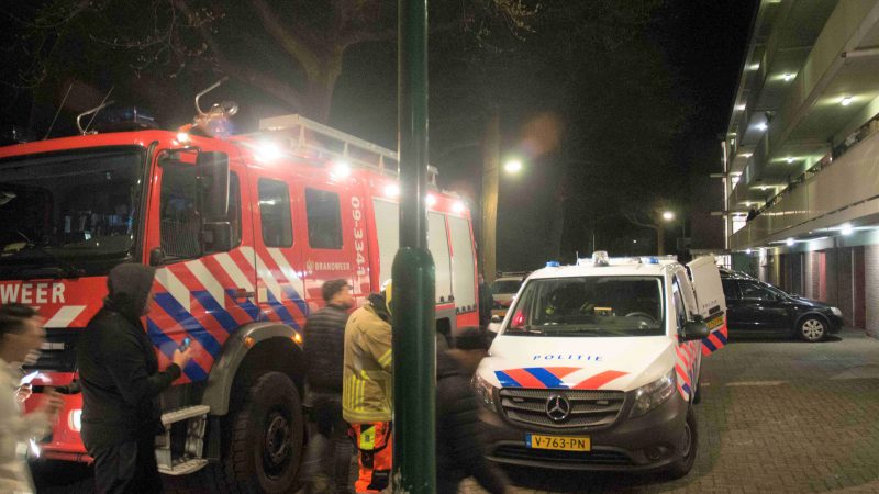 Brandweer helpt politie voor aanhouden man