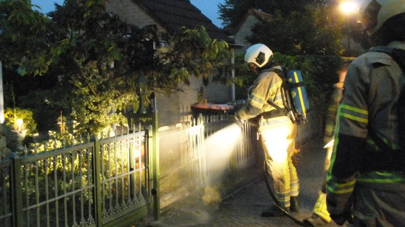 Plastic tuinhek in brand op de Hermes