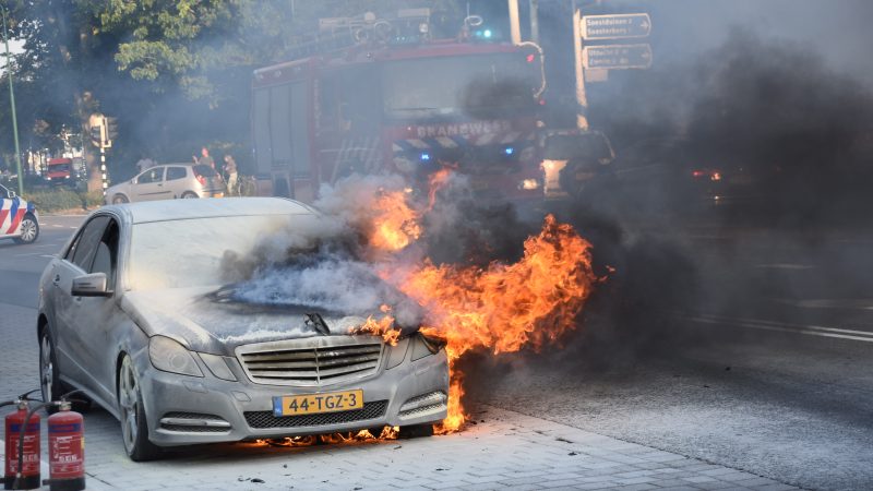 Verkeershinder door autobrand