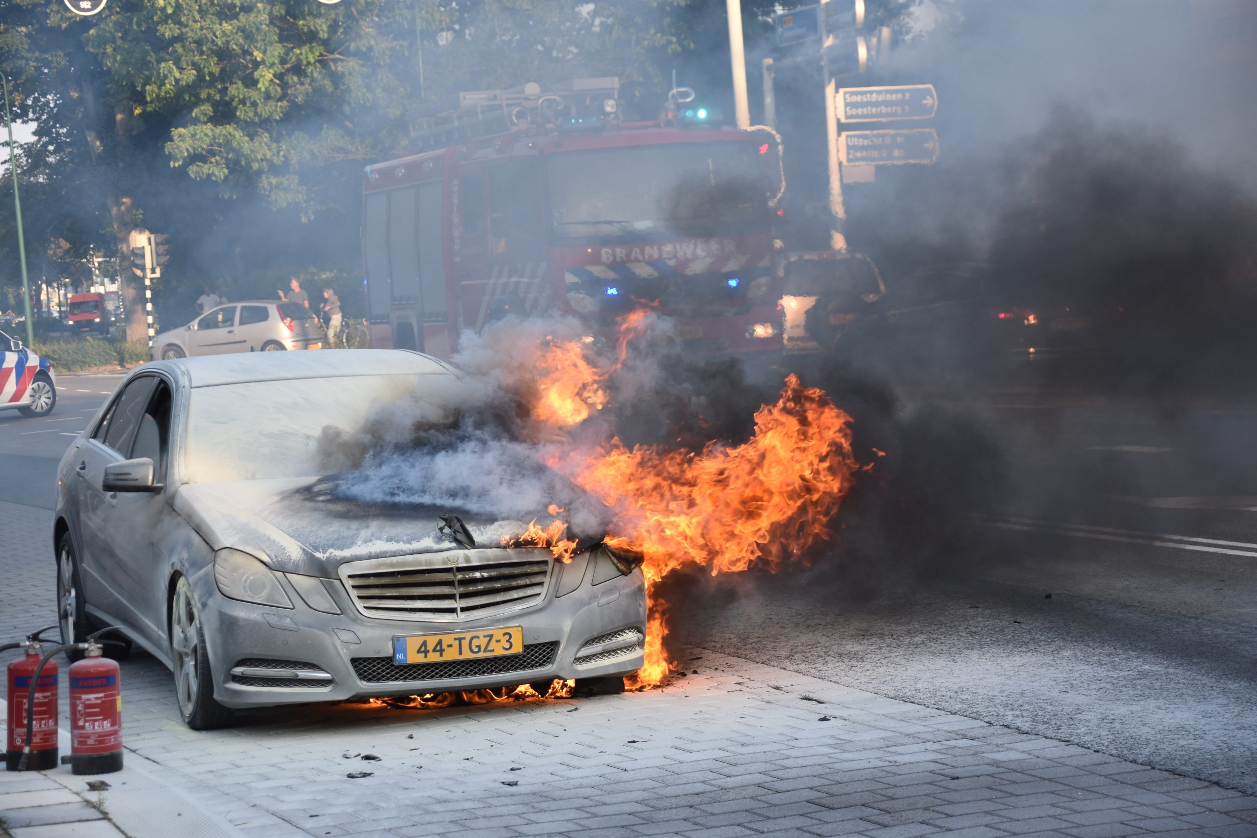Verkeershinder door autobrand