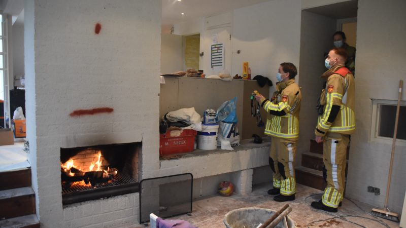 Vuur uit schoorsteen maar geen brand