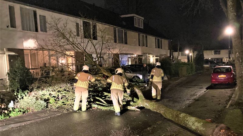 Storm houdt brandweer bezig
