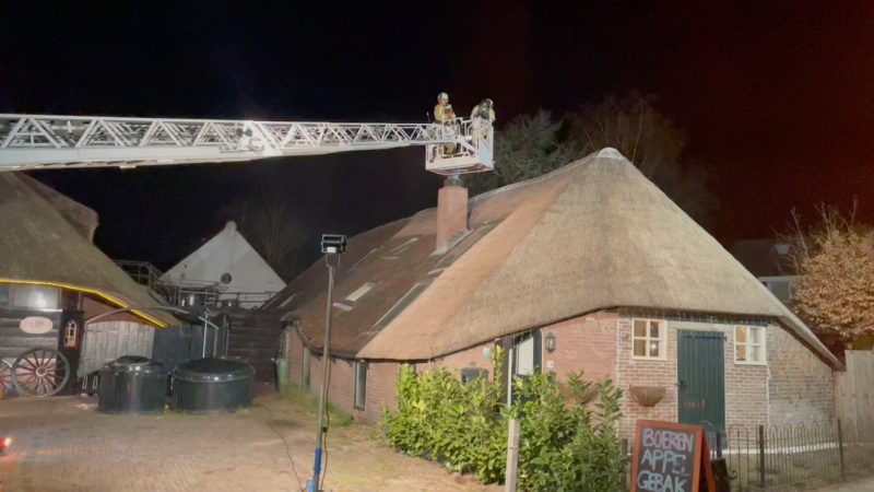 Rieten kap gespaard voor schoorsteenbrand