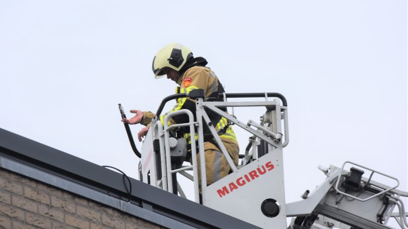 Brandweer ontmantelt defecte cv-ketel