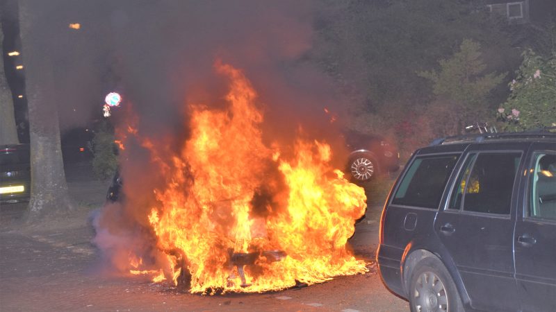 Auto door brand verwoest