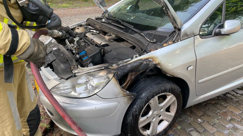 Vlam in de pan en autobrand in Soest
