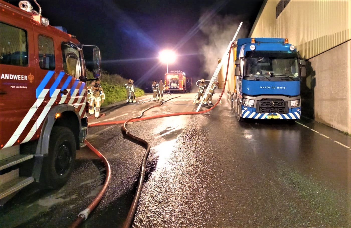 Langdurige klus door afvalbrand in vrachtwagen