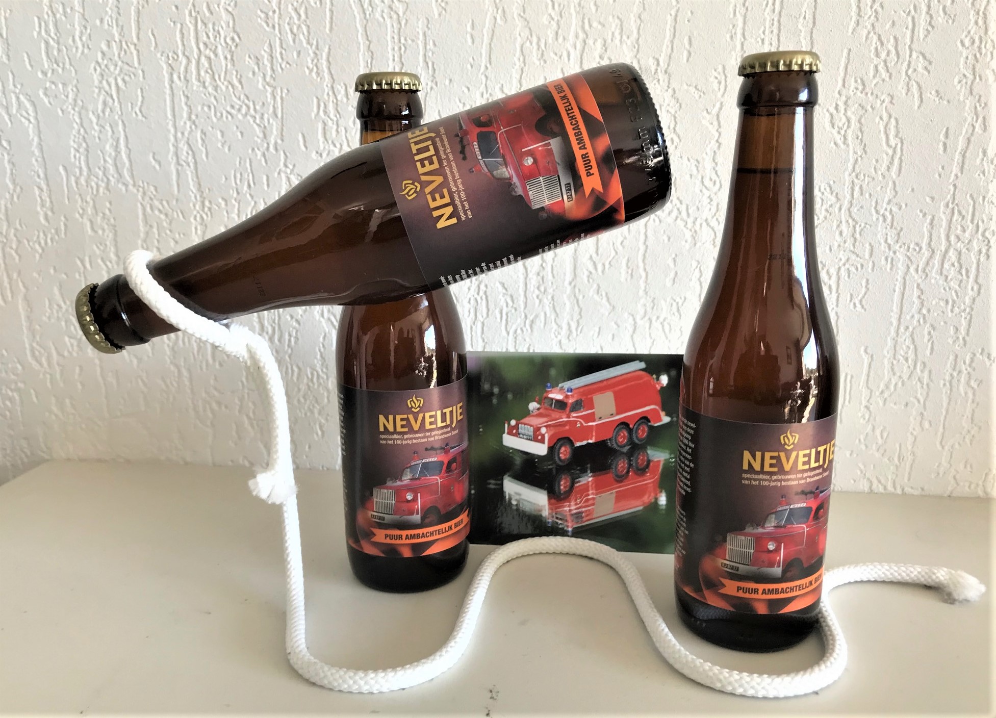 Brandweer presenteert bier Het Neveltje
