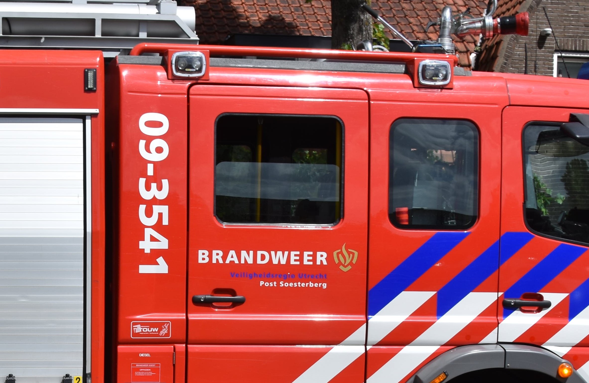 Ambulanciers krijgen hulp van brandweer