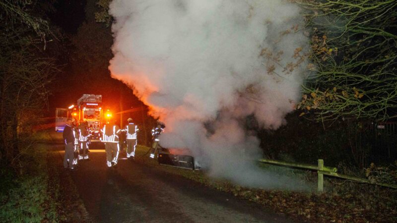 Gedemonteerde brommer in brand