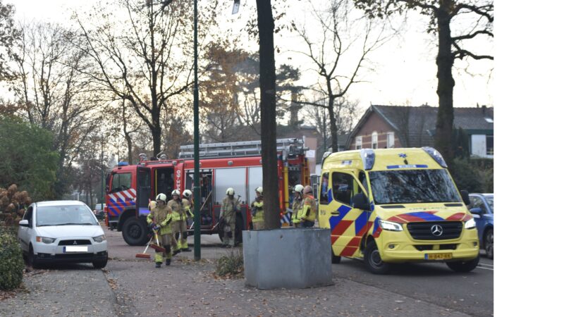 Bestuurder na crash door brandweer uit auto gehaald