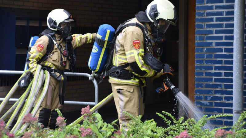 Veel schade door brand in flatwoning in Soest