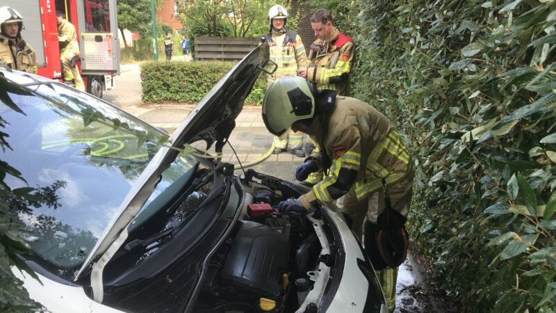 Verdachte brand geparkeerde auto