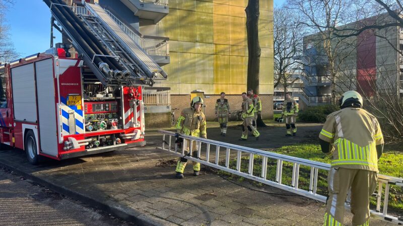 Brandweer helpt buitengesloten vrouw