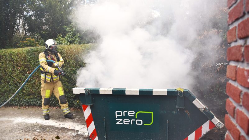 Containerbrand op oprit woning