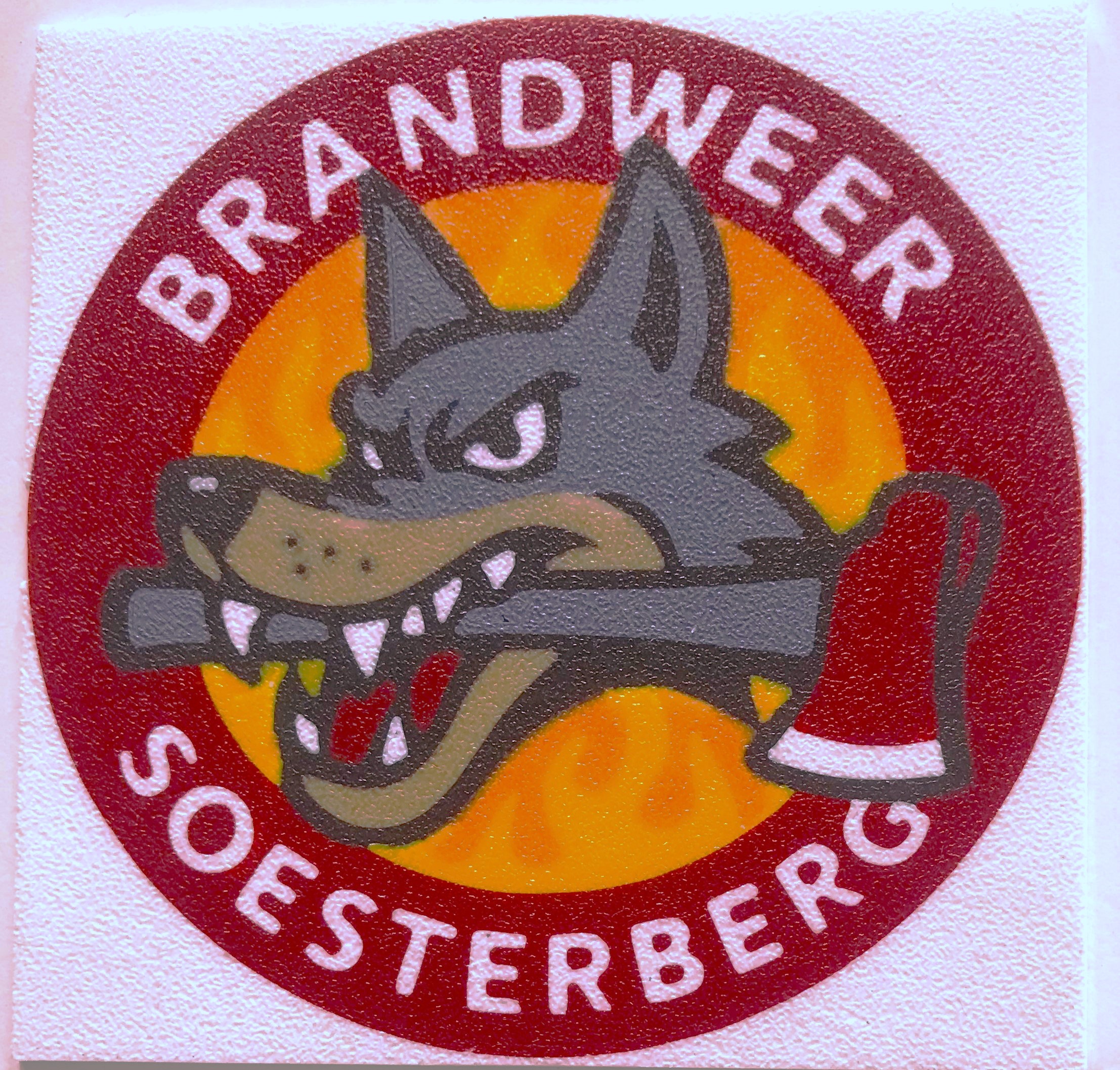 Nieuw embleem op brandweerjas