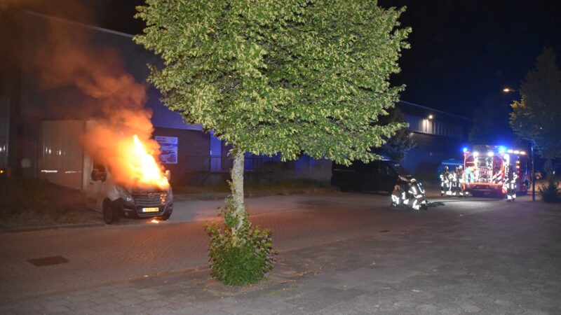 Nachtelijke vrachtwagenbrand op Weteringpad
